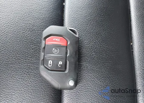 2024 Jeep Wrangler 4Xe Sahara 4Xe z USA, uszkodzony, nr VIN 1C4RJXP68RW170950